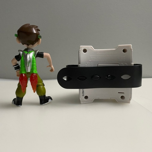 Ben ten figure and ben ten ominitrix watch - Picture 2 of 3